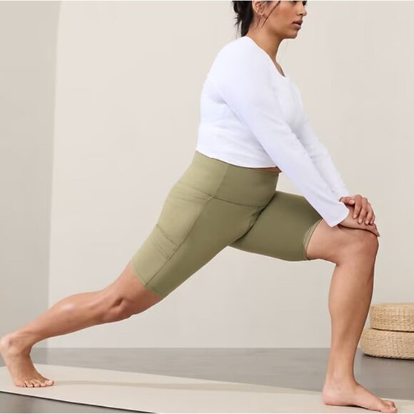 Athleta S Salutation Stash Cargo 9" Short Olive Branch Green Small - Picture 8 of 8